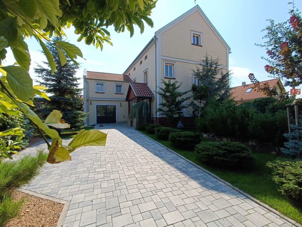 Prodej domu 225 m², pozemek 708 m² 2 1692346350577