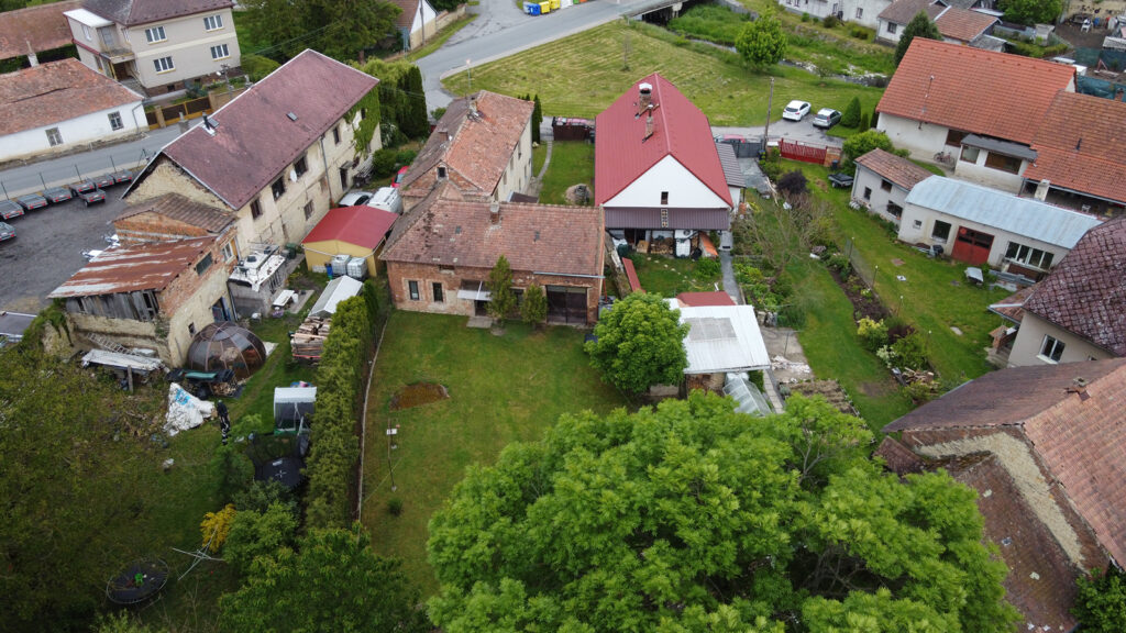 Prodej rodinného domu 4+1, 126 m², pozemek 3 755 m² 9 Prodej rodinneho domu 41 126 m² pozemek 3 755 m² – Rosice okres Chrudim REALITY VENCOVSKY 4