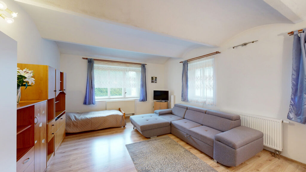 Prodej rodinného domu 4+1, 126 m², pozemek 3 755 m² 6 Prodej rodinneho domu 41 126 m² pozemek 3 755 m² – Rosice okres Chrudim REALITY VENCOVSKY 8