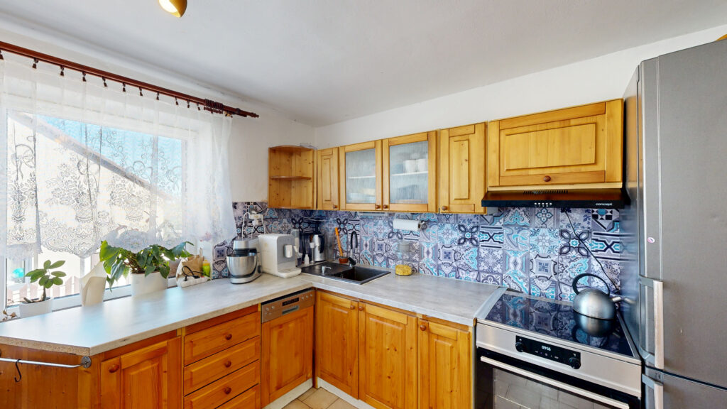 Prodej domu 158 m², pozemek 287 m² 3 prodej domu 158 m2 praha 5 zbraslav garaz terasa ulice k vejvodaku realityvencovsky 35
