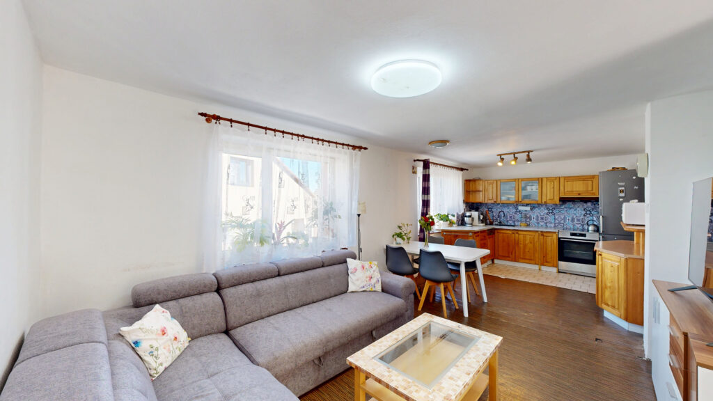 Prodej domu 158 m², pozemek 287 m² 2 prodej domu 158 m2 praha 5 zbraslav garaz terasa ulice k vejvodaku realityvencovsky 38