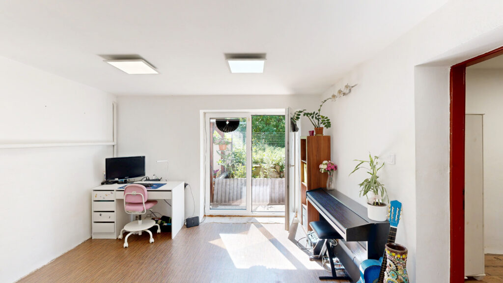 Prodej domu 158 m², pozemek 287 m² 6 prodej domu 158 m2 praha 5 zbraslav garaz terasa ulice k vejvodaku realityvencovsky 39