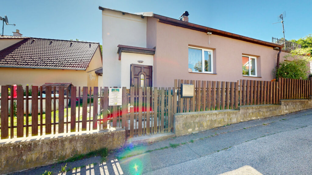 Prodej domu 158 m², pozemek 287 m² 15 prodej domu 158 m2 praha 5 zbraslav garaz terasa ulice k vejvodaku realityvencovsky 4