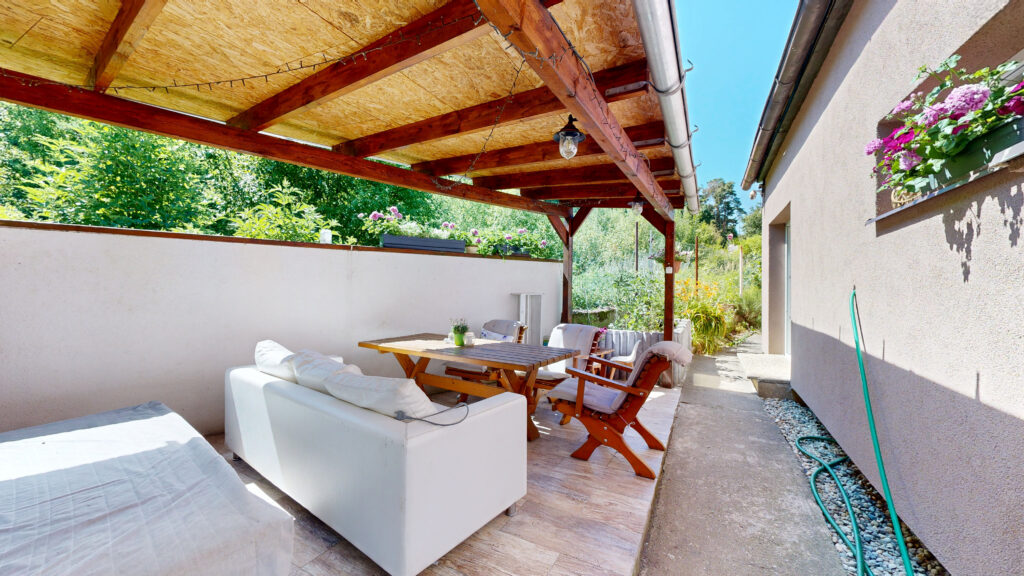 Prodej domu 158 m², pozemek 287 m² 18 prodej domu 158 m2 praha 5 zbraslav garaz terasa ulice k vejvodaku realityvencovsky 8