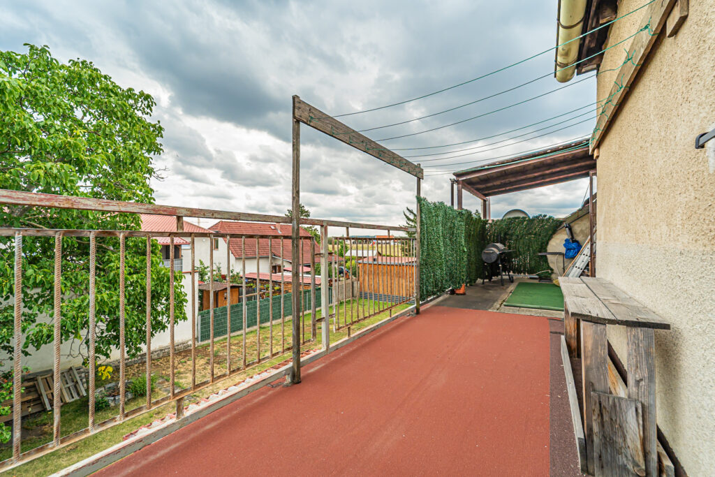 Prodej domu 302 m² s pozemek 625 m² 5 prodej domu Dolni Pocernice ulice Listopadova praha reality vencovsky 27