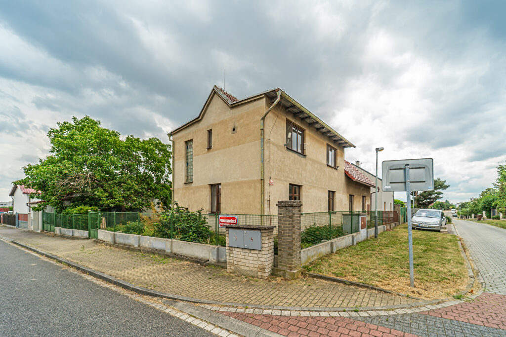 Prodej domu 302 m² s pozemek 625 m² 9 prodej domu Dolni Pocernice ulice Listopadova praha reality vencovsky 8