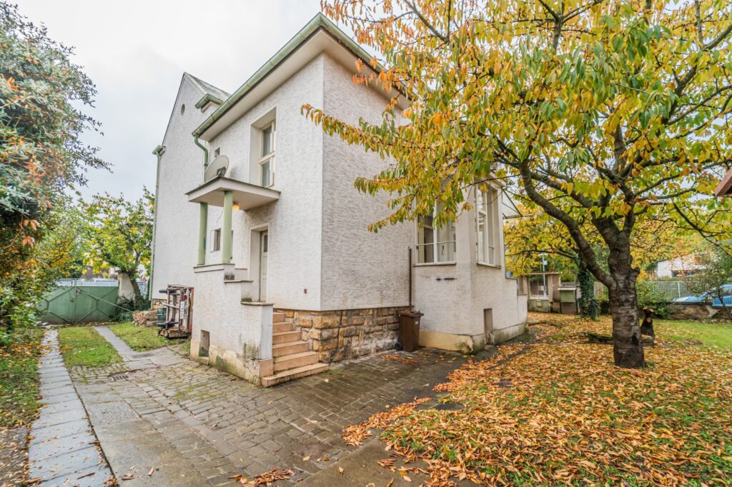 Prodej rodinného domu 214 m² s pozemkem 490 m2 12 Prodej domu Cesky Brod ulice svatopluka cecha reality vencovsky 14