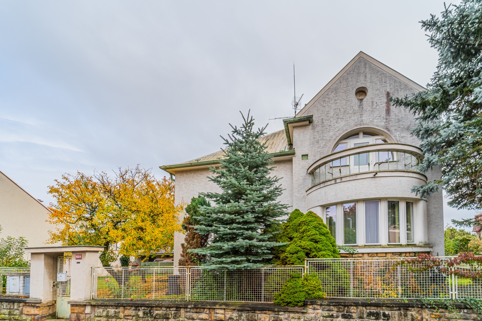 Prodej rodinného domu 214 m² s pozemkem 490 m2 1 Prodej domu Cesky Brod ulice svatopluka cecha reality vencovsky 26