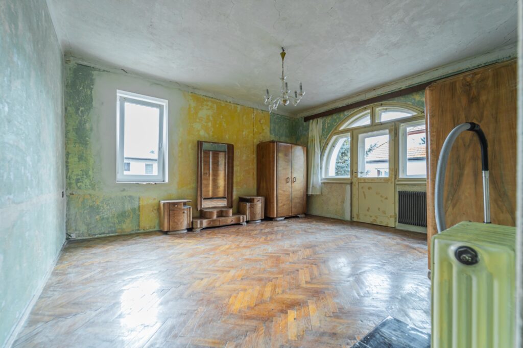 Prodej rodinného domu 214 m² s pozemkem 490 m2 9 Prodej domu Cesky Brod ulice svatopluka cecha reality vencovsky 49