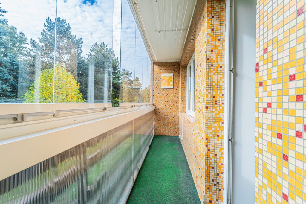 Prodej bytu 3+1, 69 m² - garáž 9 prodej bytu 31 garaz balkon Hostivice u Prahy ulice na piskach reality vencovsky 19