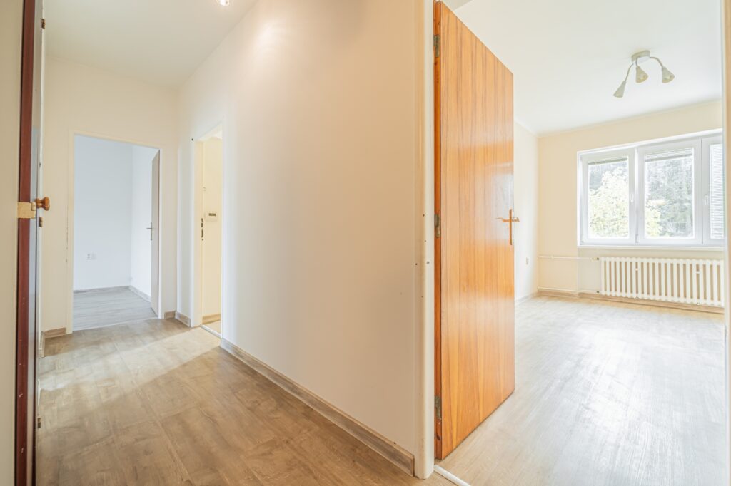 Prodej bytu 3+1, 69 m² - garáž 8 prodej bytu 31 garaz balkon Hostivice u Prahy ulice na piskach reality vencovsky 23