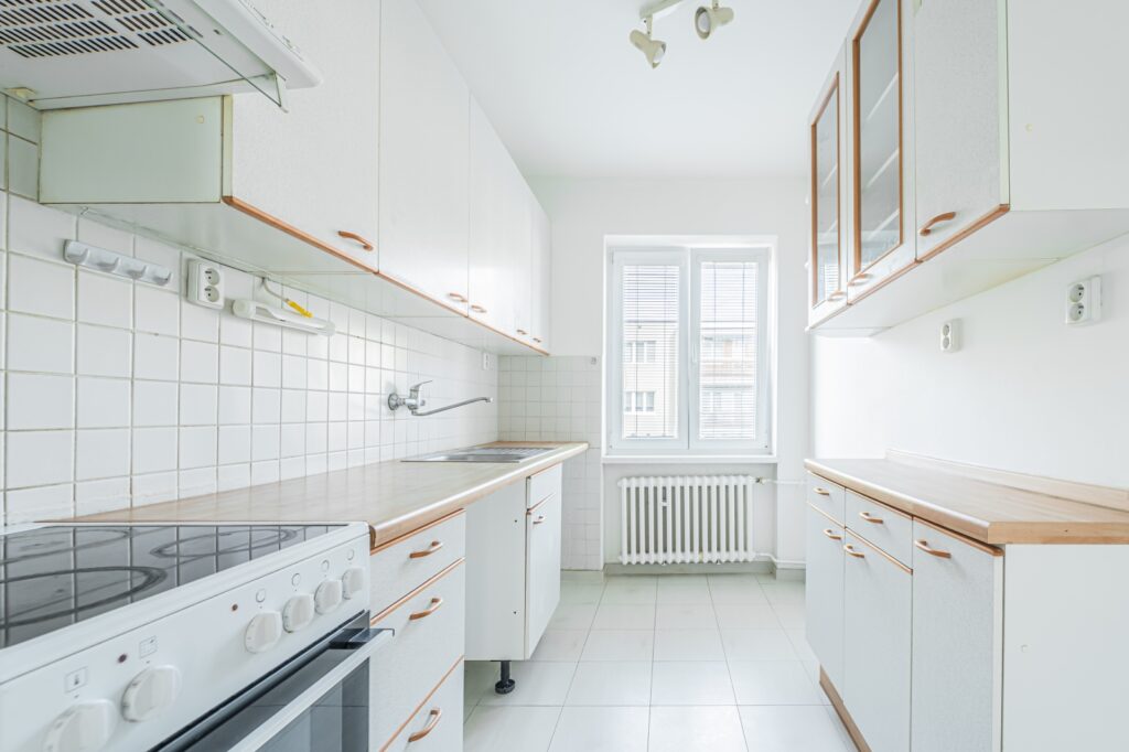 Prodej bytu 3+1, 69 m² - garáž 3 prodej bytu 31 garaz balkon Hostivice u Prahy ulice na piskach reality vencovsky 31