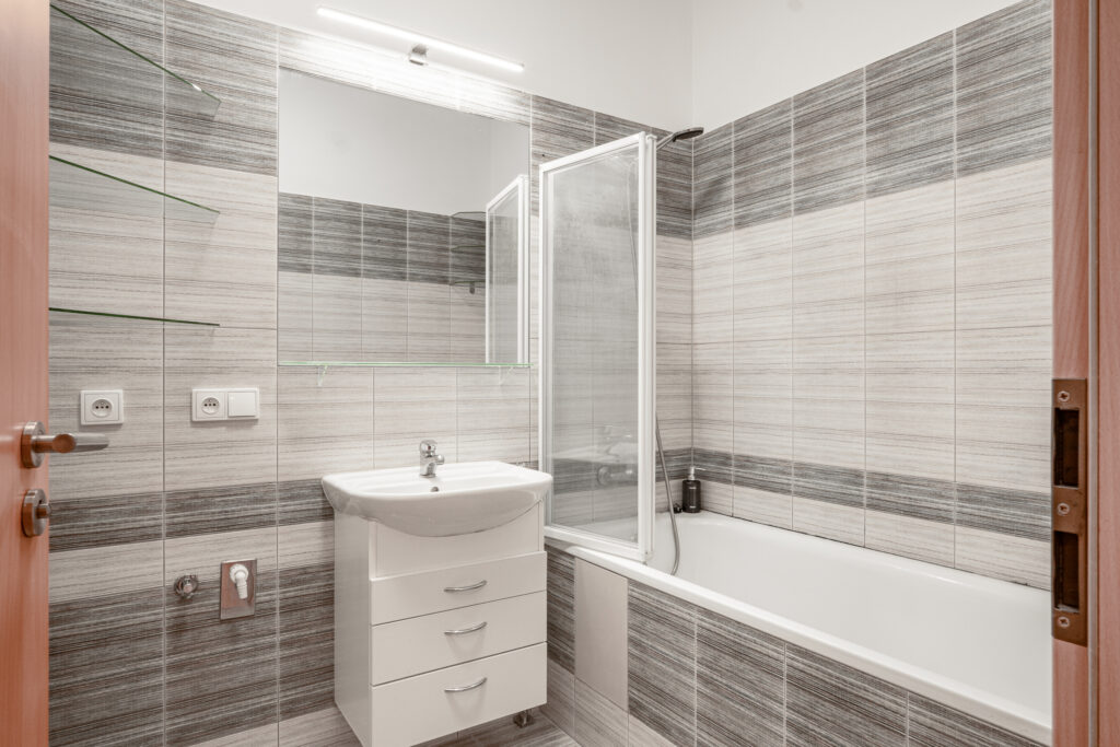 Prodej cihlového bytu 3+kk v osobním vlastnictví 83 m² 13 prodej bytu 3kk havlickuv brod garazove stani stromovka kraj vysocina reality vencovsky 11