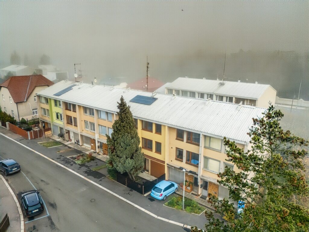 Prodej řadového domu 145 m² 20 prodej radoveho domu kobylisy praha 8 reality vencovsky