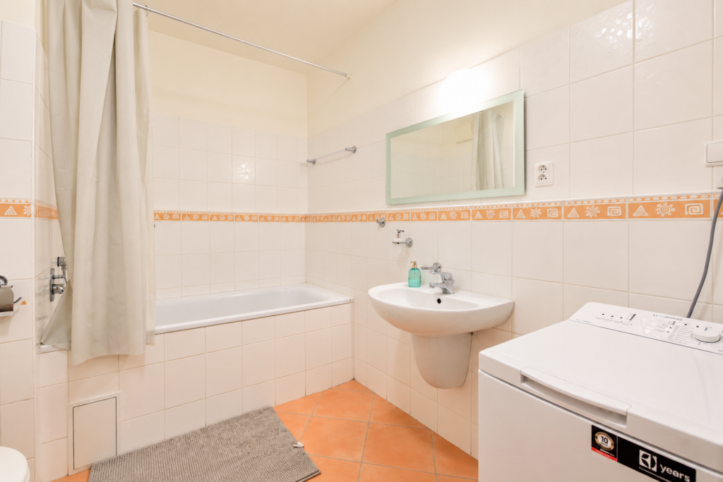 Prodej bytu 1+kk v osobním vlastnictví 35 m² 7 Prodej bytu 1kk 35 m2 Nazovska Praha 10 Strasnice Reality Vencovsky 07
