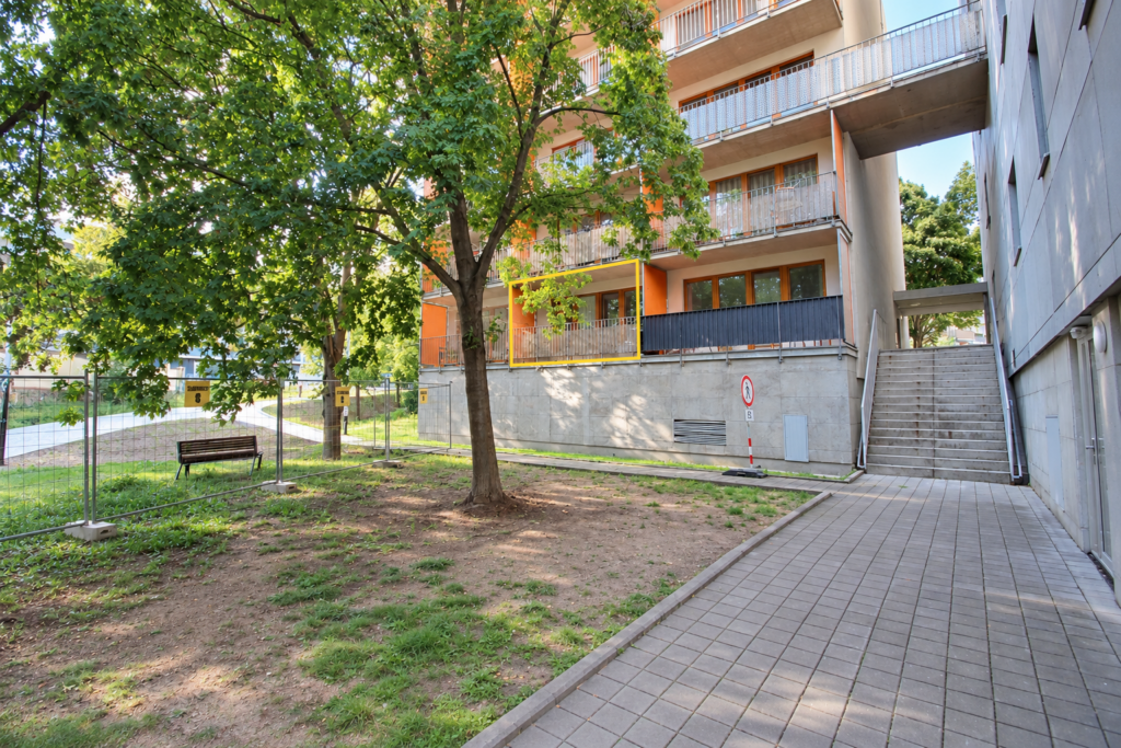 Prodej bytu 1+kk v osobním vlastnictví 35 m² 13 Prodej bytu 1kk 35 m2 Nazovska Praha 10 Strasnice Reality Vencovsky 08 1