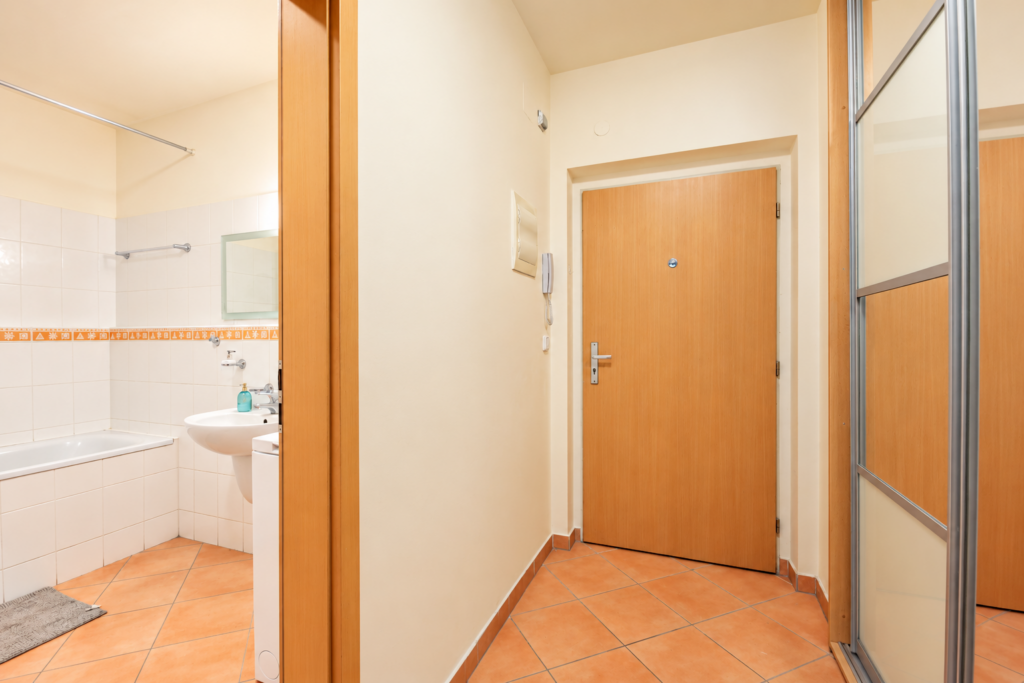 Prodej bytu 1+kk v osobním vlastnictví 35 m² 9 Prodej bytu 1kk 35 m2 Nazovska Praha 10 Strasnice Reality Vencovsky 09