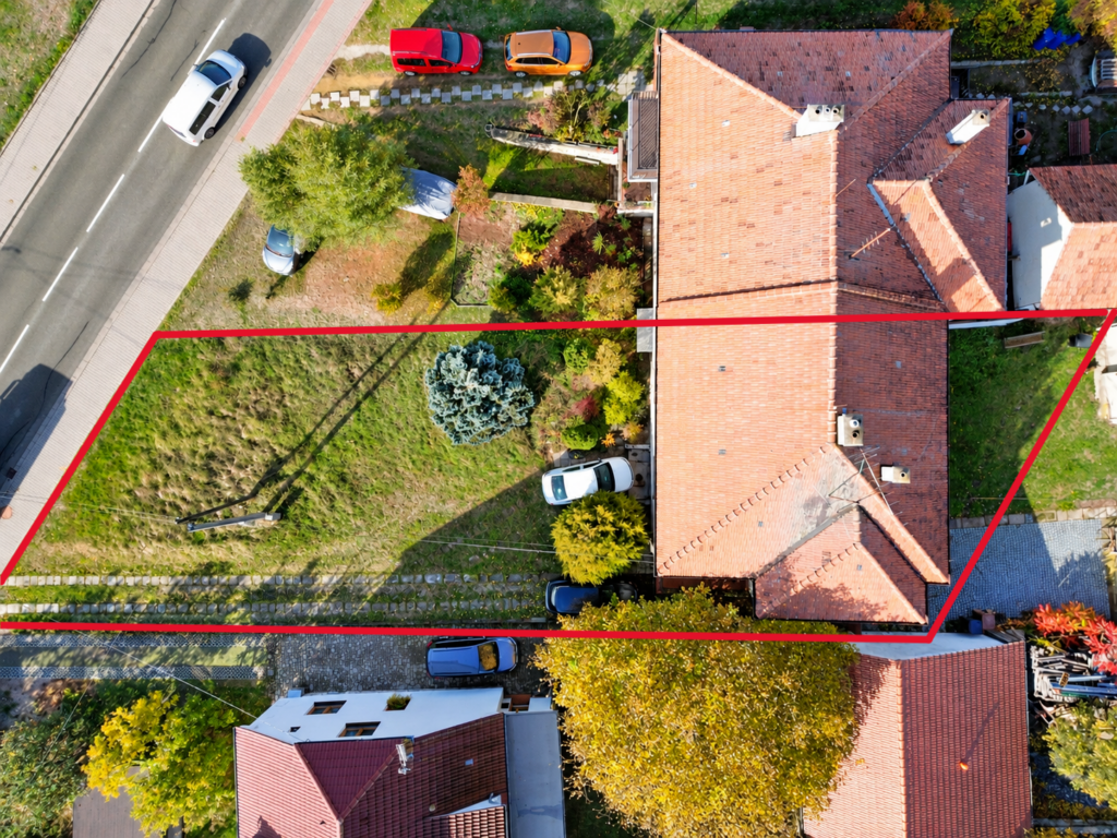 Prodej rodinného domu 2× 3+1, 245 m² 16 prodej rodinneho domu 2x 3 1 245 m2 velka bites lanice reality vencovsky brno kraj vysocina 03 letecky pohled na dum a zahradu