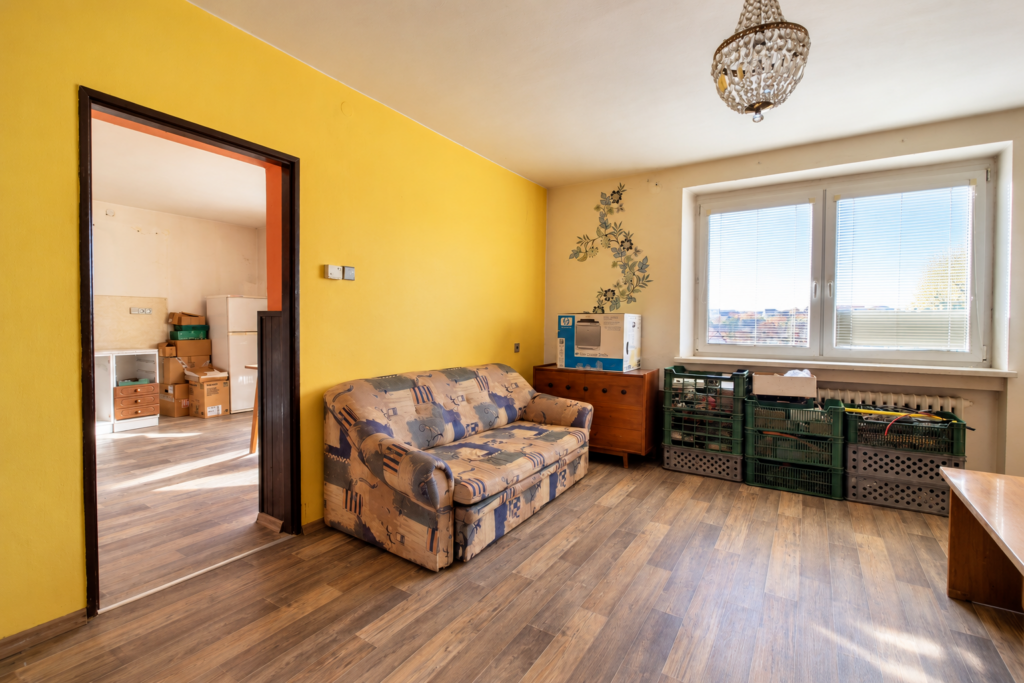 Prodej rodinného domu 2× 3+1, 245 m² 4 prodej rodinneho domu 2x 3 1 245 m2 velka bites lanice reality vencovsky brno kraj vysocina 33 utulny obyvaci pokoj s vyhledem do kuchyne