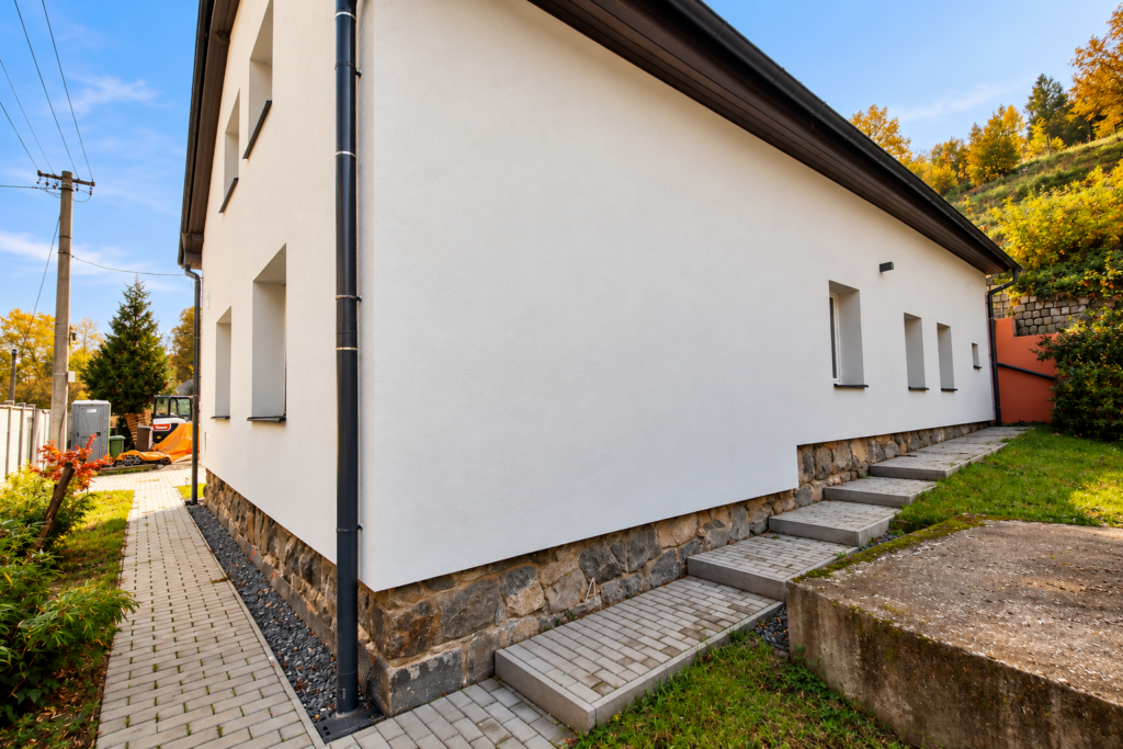 Prodej rodinného domu se dvěma bytovými jednotkami, 272 m², pozemek 932 m² 29 prodej rodinneho domu dve bytove jednotky 272 m2 pozemek 932 m2 jilove u prahy kabaty reality vencovsky 17