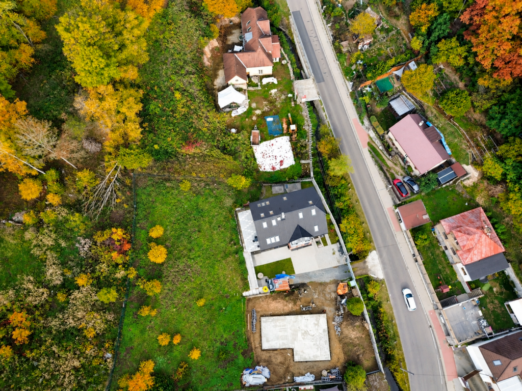 Prodej rodinného domu se dvěma bytovými jednotkami, 272 m², pozemek 932 m² 33 prodej rodinneho domu dve bytove jednotky 272 m2 pozemek 932 m2 jilove u prahy kabaty reality vencovsky 24