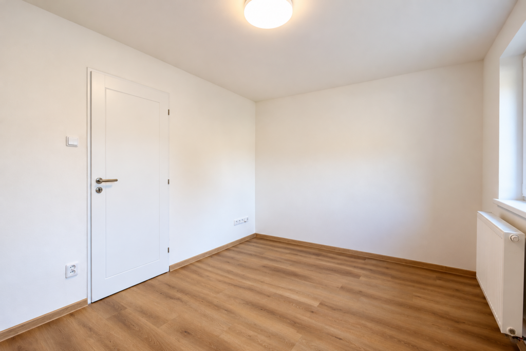 Prodej rodinného domu se dvěma bytovými jednotkami, 272 m², pozemek 932 m² 5 prodej rodinneho domu dve bytove jednotky 272 m2 pozemek 932 m2 jilove u prahy kabaty reality vencovsky 30