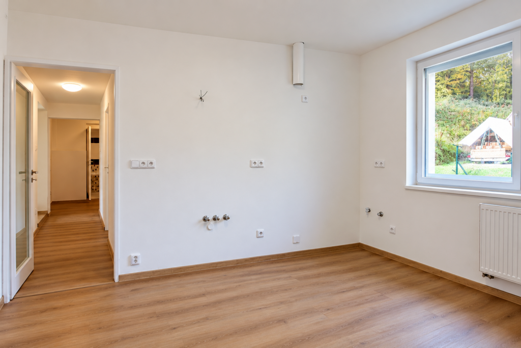 Prodej rodinného domu se dvěma bytovými jednotkami, 272 m², pozemek 932 m² 3 prodej rodinneho domu dve bytove jednotky 272 m2 pozemek 932 m2 jilove u prahy kabaty reality vencovsky 31