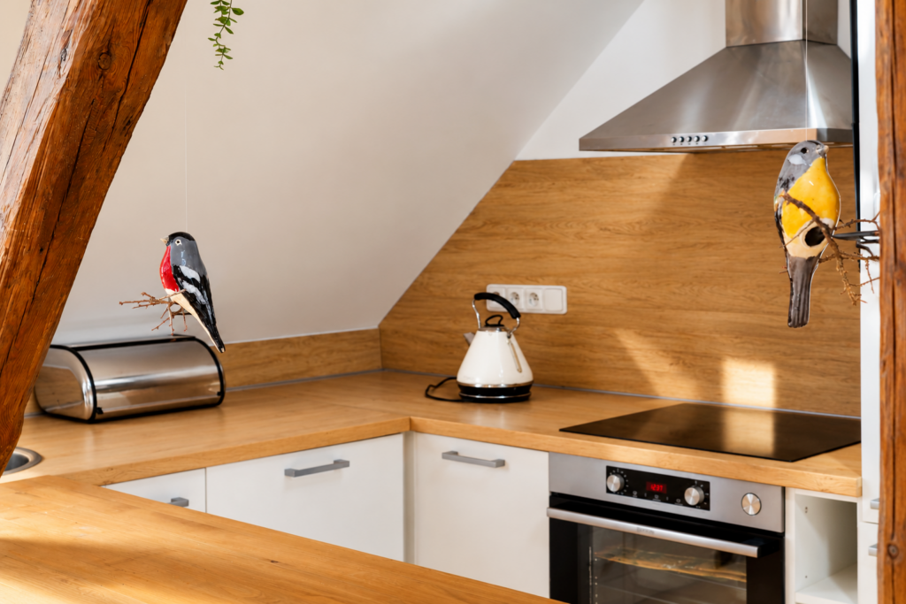 Prodej rodinného domu se dvěma bytovými jednotkami, 272 m², pozemek 932 m² 25 prodej rodinneho domu dve bytove jednotky 272 m2 pozemek 932 m2 jilove u prahy kabaty reality vencovsky 35