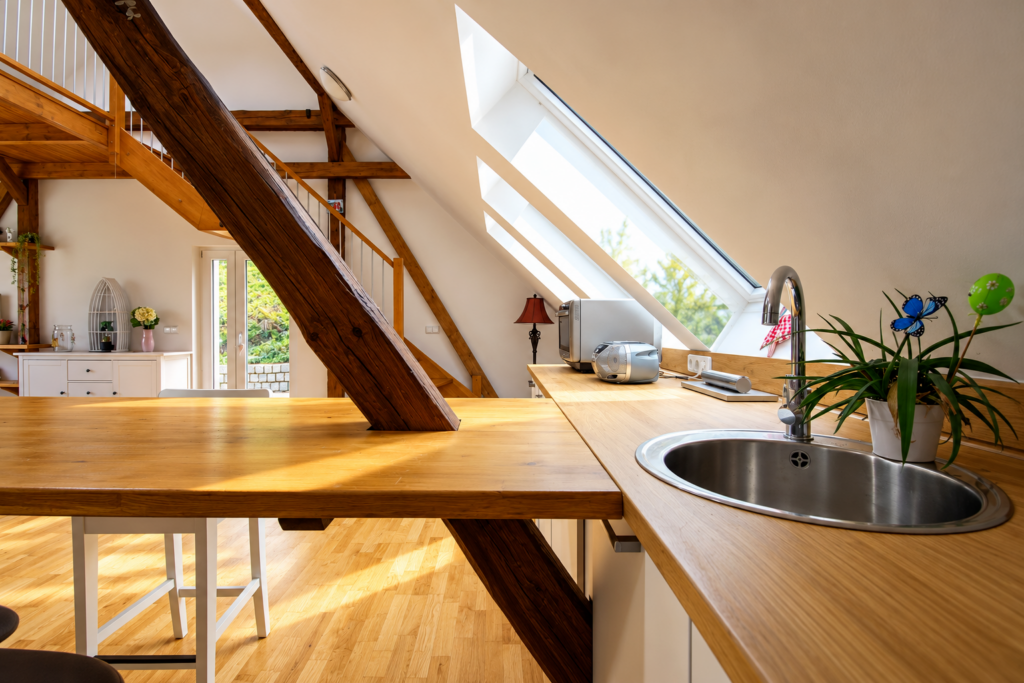 Prodej rodinného domu se dvěma bytovými jednotkami, 272 m², pozemek 932 m² 23 prodej rodinneho domu dve bytove jednotky 272 m2 pozemek 932 m2 jilove u prahy kabaty reality vencovsky 46