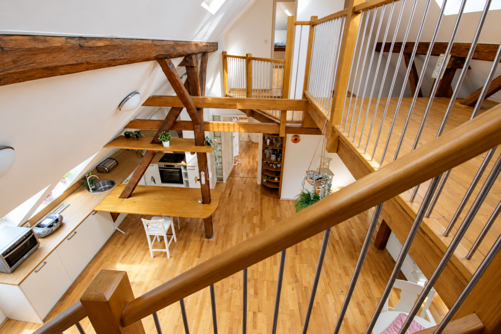 Prodej rodinného domu se dvěma bytovými jednotkami, 272 m², pozemek 932 m² 22 prodej rodinneho domu dve bytove jednotky 272 m2 pozemek 932 m2 jilove u prahy kabaty reality vencovsky 53